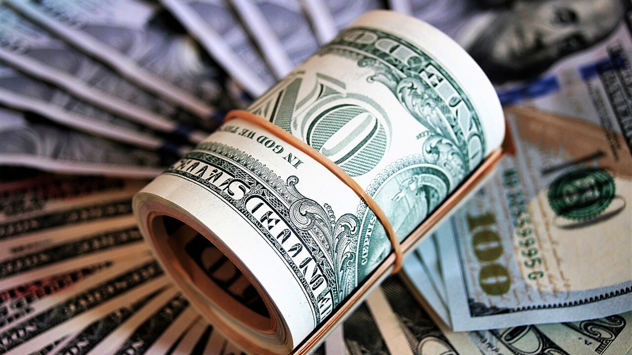 Валютні інтервенції НБУ скоротилися на 5,6%: що відбувається з курсом гривні